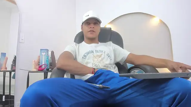 Ricky Owens1 online show from December 2, 2025, 8:54 pm