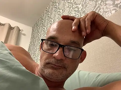 Snapshot of halfcastlad chatting on September 22, 2025, 8:48 pm halfcastlad online show from September 22, 2025, 8:48 pm