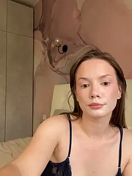 Rosie Holmes  online show from September 27, 2025, 3:23 am