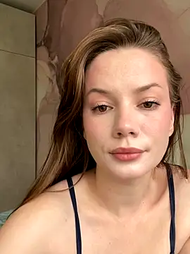 Rosie Holmes  online show from September 26, 2025, 5:14 am