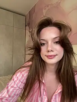 Rosie Holmes  online show from October 4, 2025, 12:50 pm