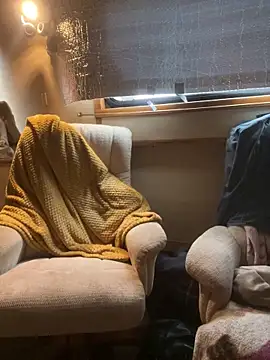 ladyboatlady online show from March 25, 2026, 6:35 am