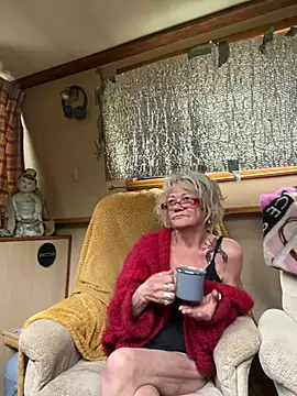 ladyboatlady online show from April 2, 2026, 6:53 am