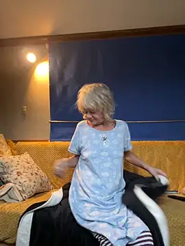 ladyboatlady online show from October 29, 2025, 7:18 am