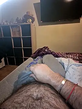 aries41s online show from December 15, 2025, 6:19 am