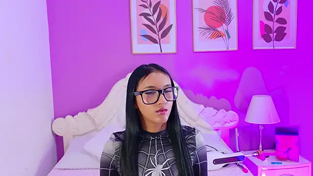 SamantaKane online show from April 7, 2026, 3:41 am