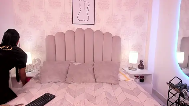 Snapshot of ShaynaHosk chatting on October 19, 2025, 7:33 am ShaynaHosk online show from October 19, 2025, 7:33 am