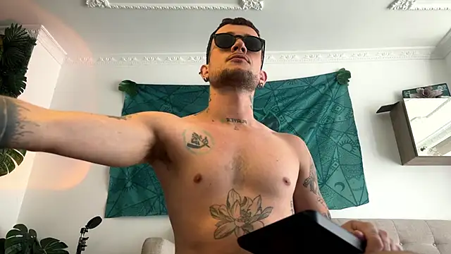 Neythancooper online show from November 10, 2025, 7:19 pm