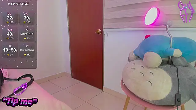 Hadid Jimenez  online show from November 5, 2025, 8:12 pm