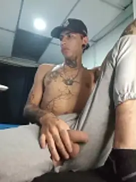 Snapshot of Tattoboy19cm chatting on May 25, 2026, 12:10 am Tattoboy19cm online show from May 25, 2026, 12:10 am
