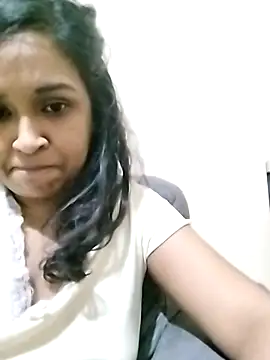 Snapshot of cute_indianxo chatting on December 14, 2025, 5:51 pm cute indianxo online show from December 14, 2025, 5:51 pm