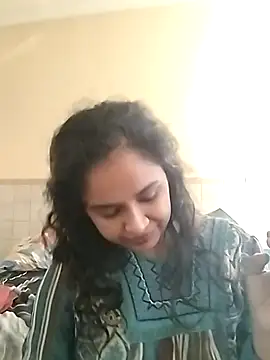 Snapshot of cute_indianxo chatting on February 3, 2026, 5:49 am cute indianxo online show from February 3, 2026, 5:49 am