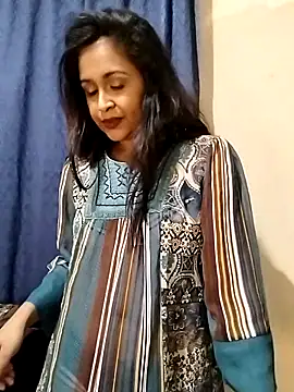 Snapshot of cute_indianxo chatting on January 15, 2026, 4:43 pm cute indianxo online show from January 15, 2026, 4:43 pm