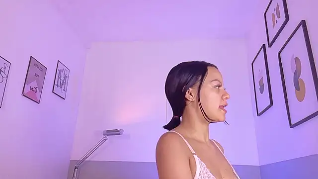 cutepetitee online show from March 7, 2026, 5:29 pm