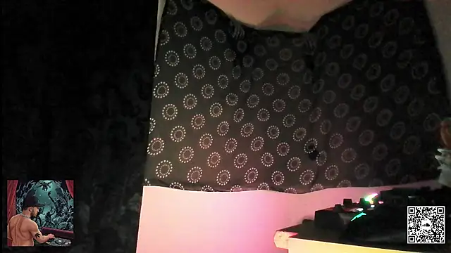 Snapshot of DjDiCKmannOnE chatting on September 18, 2025, 8:45 pm DjDiCKmannOnE online show from September 18, 2025, 8:45 pm