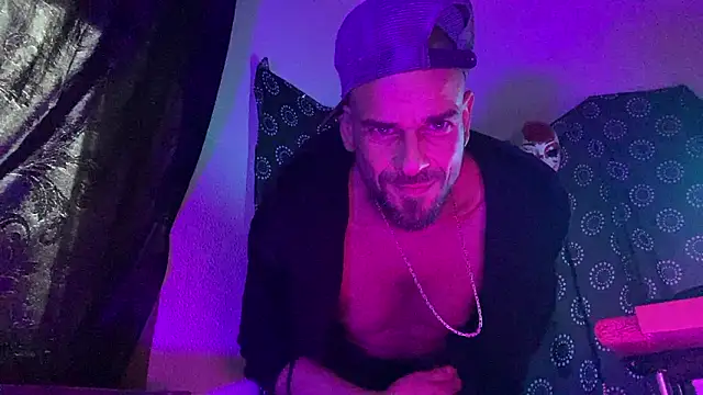 Snapshot of DjDiCKmannOnE chatting on February 10, 2026, 2:27 pm DjDiCKmannOnE online show from February 10, 2026, 2:27 pm