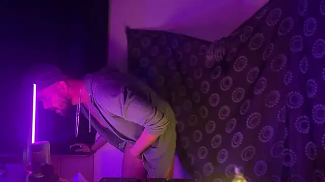 Snapshot of DjDiCKmannOnE chatting on April 14, 2026, 8:58 pm DjDiCKmannOnE online show from April 14, 2026, 8:58 pm