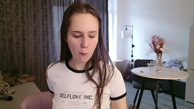 LucyRose3 online show from April 4, 2026, 11:39 am