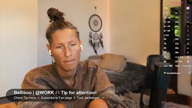 SwingWingWomanSweden online show from November 29, 2025, 11:32 am