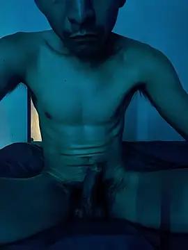 Snapshot of Yucsingl1 chatting on April 6, 2026, 4:57 am Yucsingl1 online show from April 6, 2026, 4:57 am