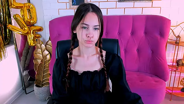 UliaNeer online show from October 31, 2025, 5:04 am