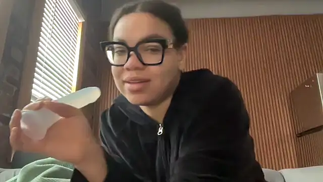 Snapshot of zahrabliss chatting on January 9, 2026, 4:14 pm zahrabliss online show from January 9, 2026, 4:14 pm