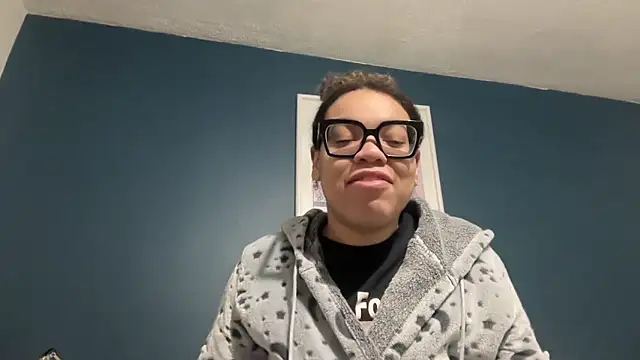 Snapshot of zahrabliss chatting on December 17, 2025, 6:51 am zahrabliss online show from December 17, 2025, 6:51 am