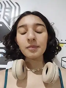 LuaBusch online show from November 4, 2025, 7:50 pm