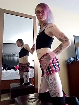 Snapshot of Kaotikkisses chatting on November 3, 2025, 1:58 pm Kaotikkisses online show from November 3, 2025, 1:58 pm