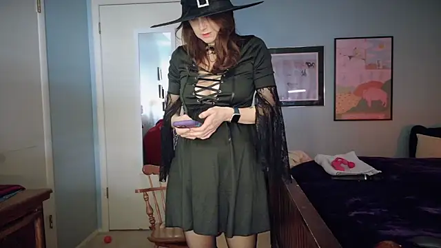 MommyGoddessL online show from October 31, 2025, 2:46 pm