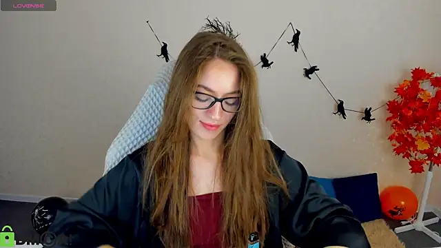 Agnes Wells online show from November 3, 2025, 9:24 am