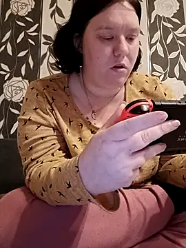 Feuchtekitty92xh online show from November 6, 2025, 8:35 pm