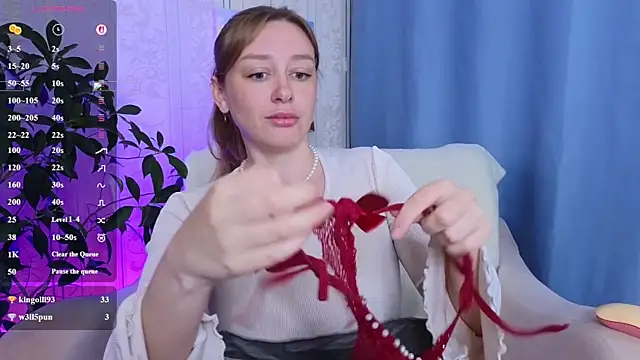 Snapshot of evashiny_ chatting on June 19, 2026, 1:44 am evashiny online show from June 19, 2026, 1:44 am