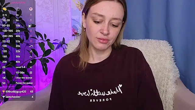 evashiny  online show from May 3, 2026, 3:33 am