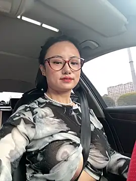 wen521 online show from October 9, 2025, 4:24 am