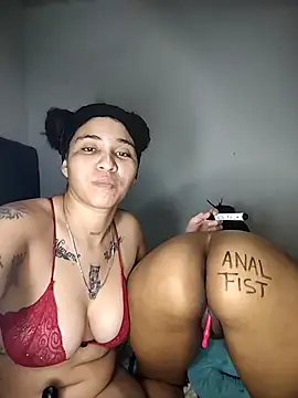 Snapshot of Vale_Nikol21 chatting on December 1, 2025, 3:18 am Vale Nikol21 online show from December 1, 2025, 3:18 am