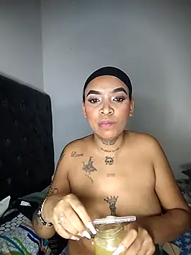 Snapshot of Vale_Nikol21 chatting on November 26, 2025, 3:06 am Vale Nikol21 online show from November 26, 2025, 3:06 am