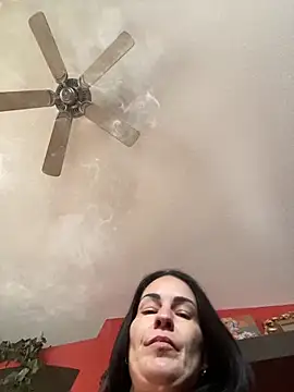 Snapshot of starsaligned chatting on December 19, 2025, 5:59 pm starsaligned online show from December 19, 2025, 5:59 pm