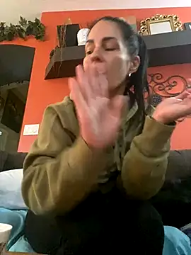 Snapshot of starsaligned chatting on November 7, 2025, 5:06 pm starsaligned online show from November 7, 2025, 5:06 pm