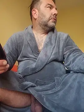 Snapshot of Nesch82 chatting on March 8, 2026, 5:44 am Nesch82 online show from March 8, 2026, 5:44 am