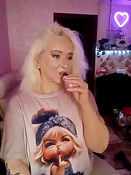 SquirtMilf00 online show from March 22, 2026, 3:32 am