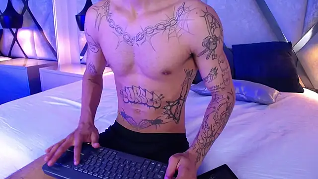 Enzo Hunter online show from October 21, 2025, 4:01 am