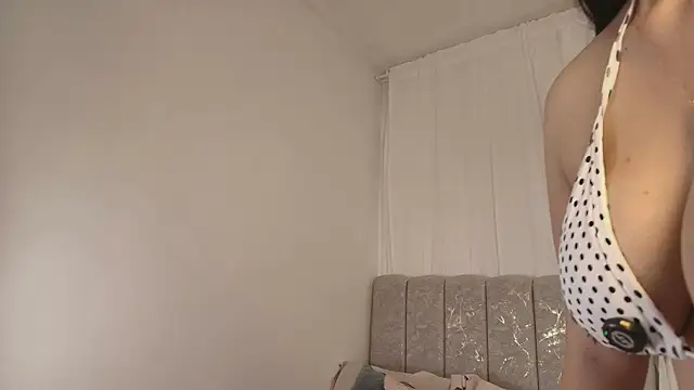 IsabelCortes online show from July 13, 2026, 9:03 pm