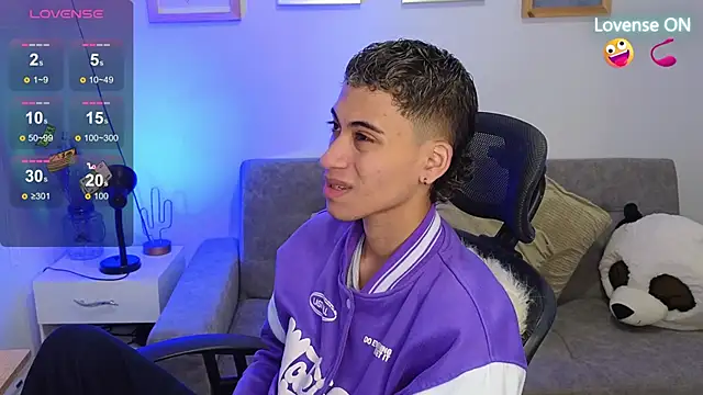 yulian vasquez online show from November 25, 2025, 12:27 pm