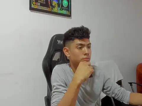 Snapshot of LoganTwink18 chatting on March 3, 2026, 2:46 pm LoganTwink18 online show from March 3, 2026, 2:46 pm