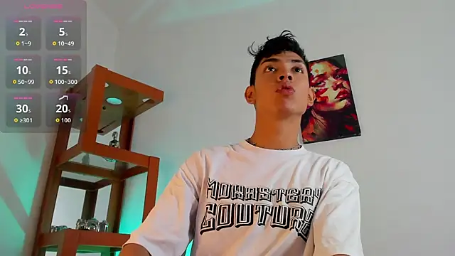 Snapshot of LoganTwink18 chatting on December 4, 2025, 12:59 pm LoganTwink18 online show from December 4, 2025, 12:59 pm