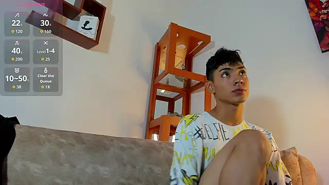 Snapshot of LoganTwink18 chatting on November 27, 2025, 2:06 pm LoganTwink18 online show from November 27, 2025, 2:06 pm