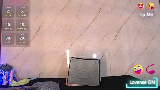 Evonye Hills online show from October 1, 2025, 4:55 pm