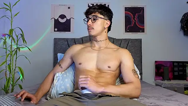 LatinReall online show from November 4, 2025, 12:47 am