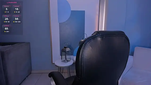 MilaLawrence online show from November 18, 2025, 11:57 am